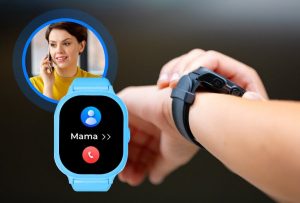 Zegarek z GPS dla dziecka z funkcją telefonu, czyli smartwatch na nadgarstku dziecka oraz widok niebieskiego zegarka z GPS wykonującego połączenie do mamy i zdjęcie miniaturka kobiety w krótkich ciemnych włosach, rozmawiającej przez telefon
